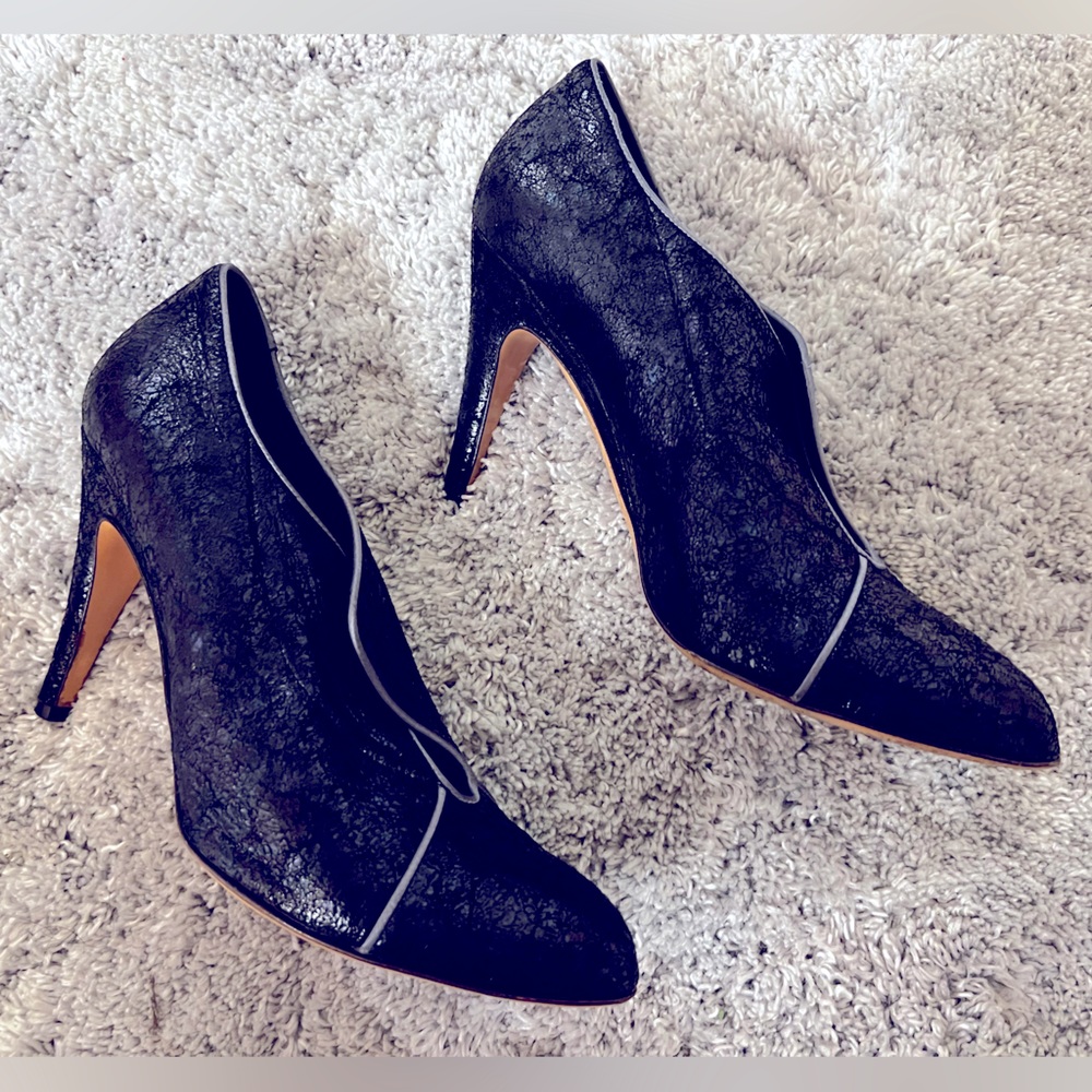 Neda by bebe bootie heels size 38